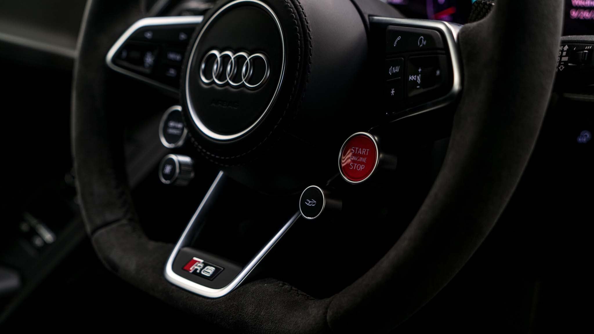2018-Audi-R8-V10-Plus-Competition-package-Alcantara-steering-wheel.jpg